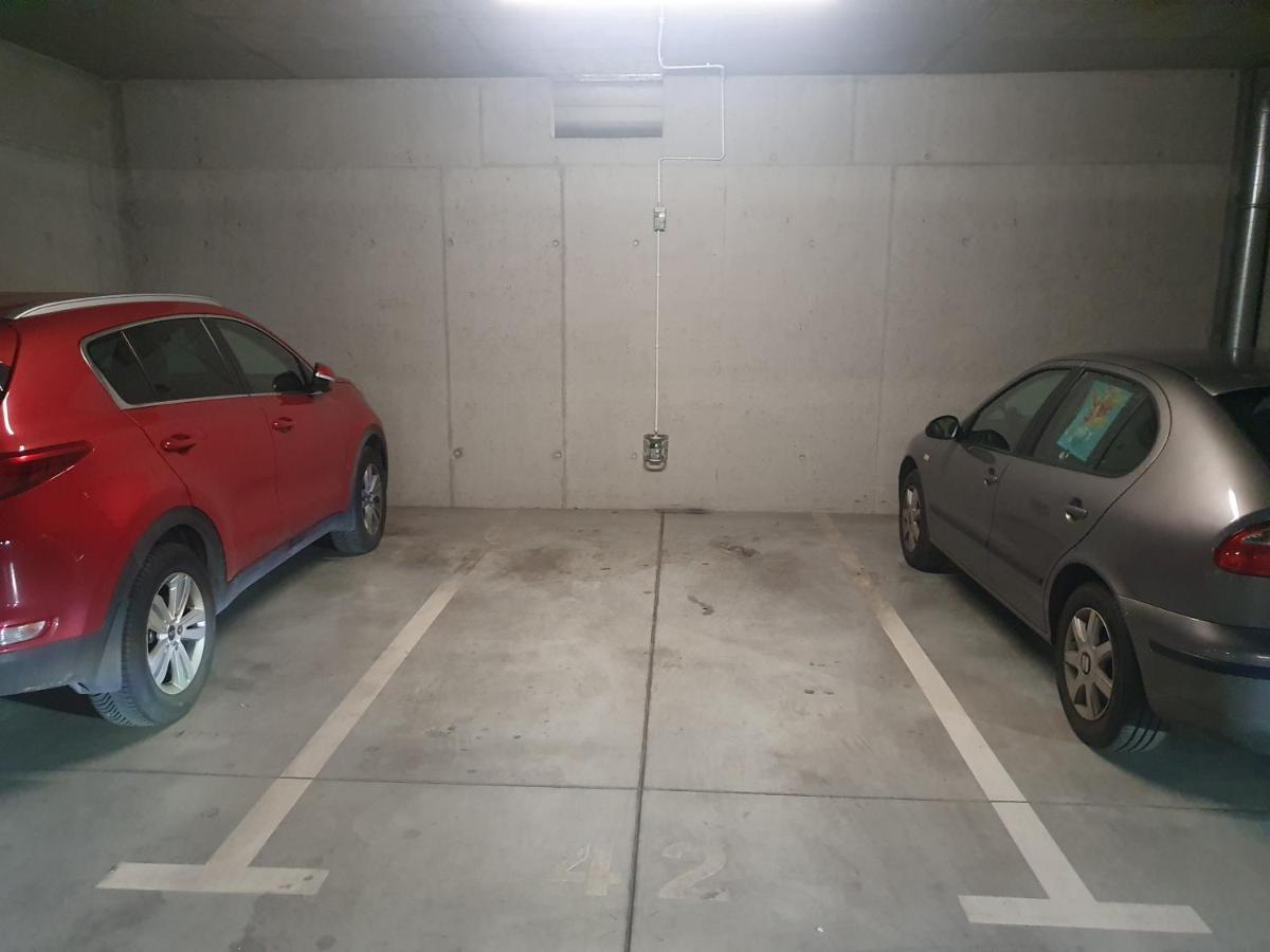 Apartament Wsrod 1000Cy Swiatel - Z Parkingiem W Hali Garazowej- Duzy Balkon Z Lezakami - Piekny Widok Noca Na Panorame Tysiaclecia Katowice Exterior photo