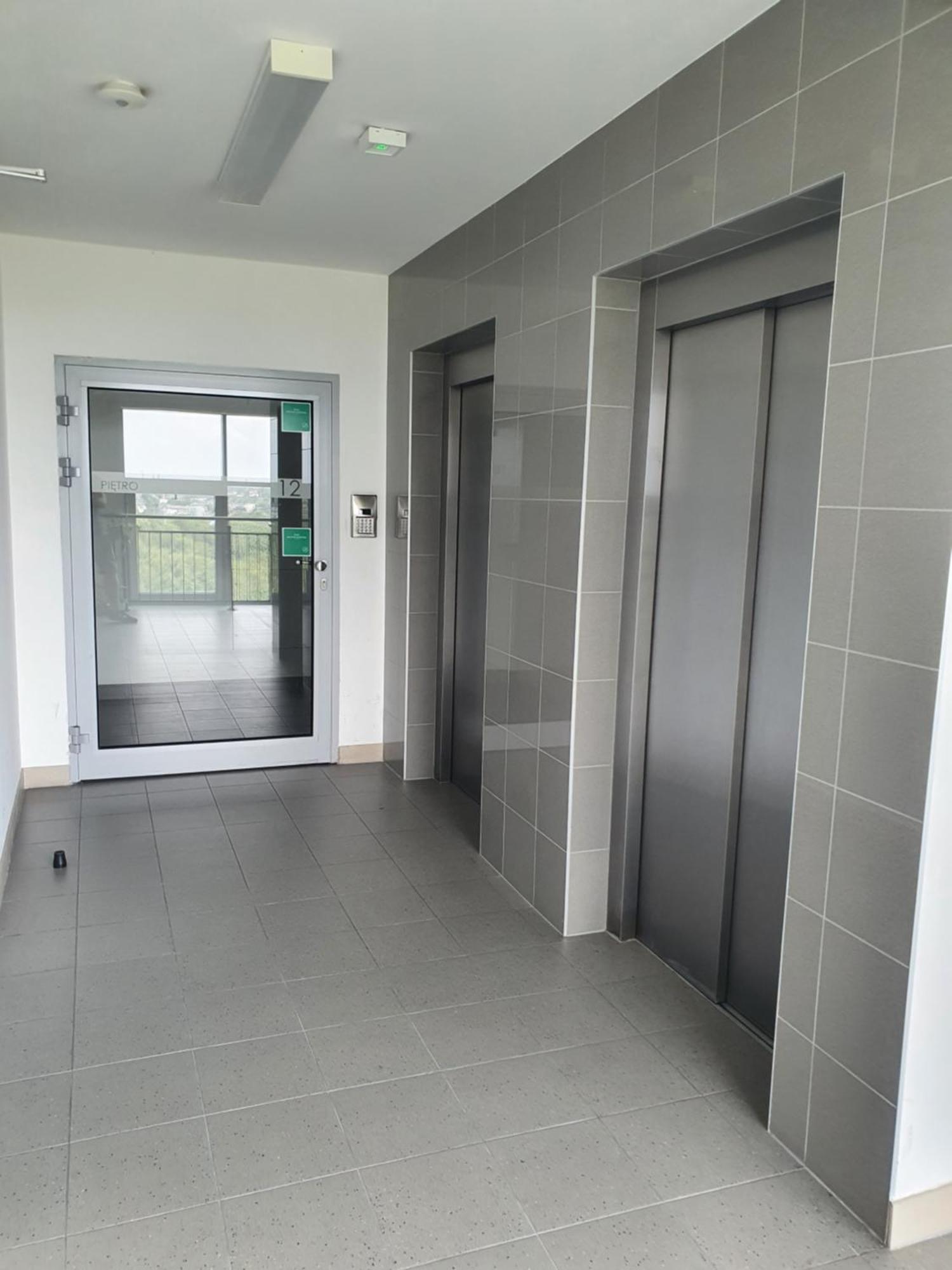 Apartament Wsrod 1000Cy Swiatel - Z Parkingiem W Hali Garazowej- Duzy Balkon Z Lezakami - Piekny Widok Noca Na Panorame Tysiaclecia Katowice Exterior photo